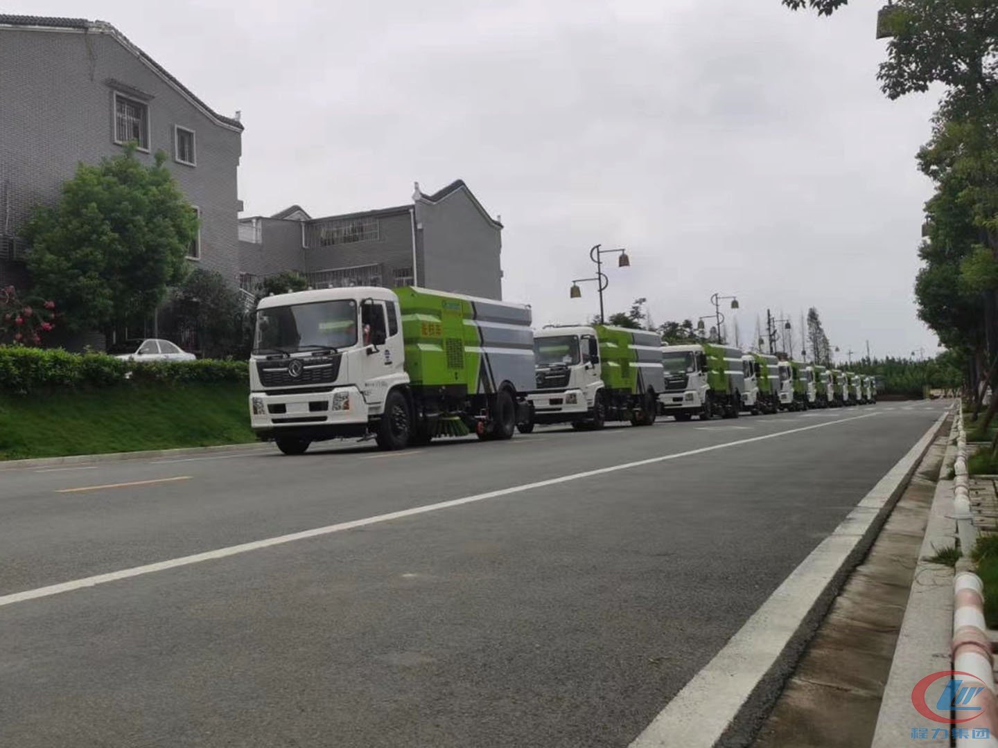 bg大游集团东风天锦洗扫车批量交车