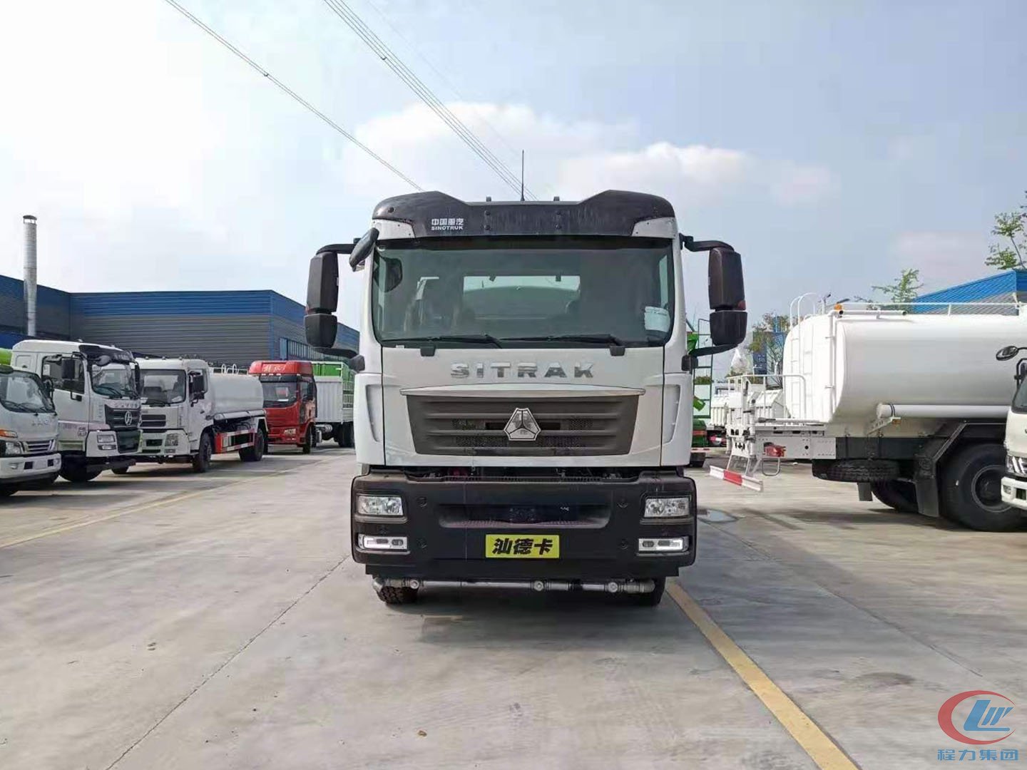 bg大游牌国六重汽汕德卡单桥洒水车