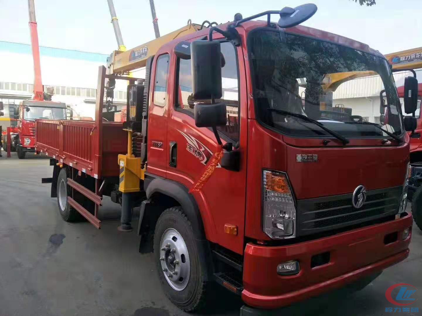 bg大游集团重汽王牌蓝牌随车吊高清图