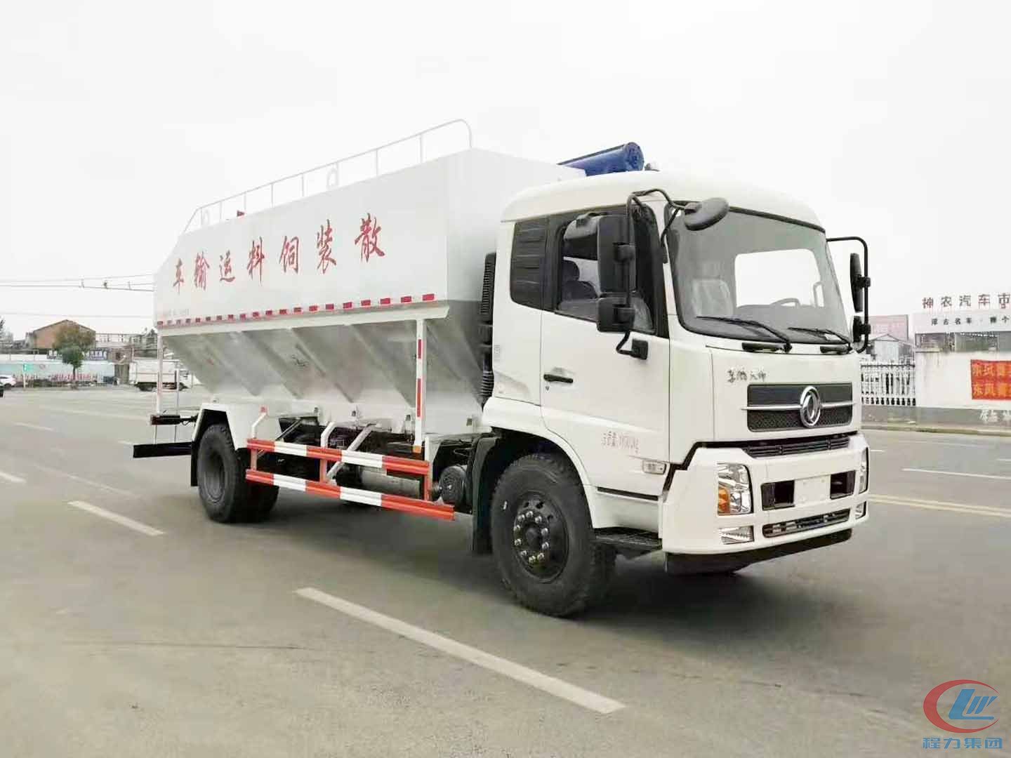 bg大游10吨天锦散装饲料车高清图